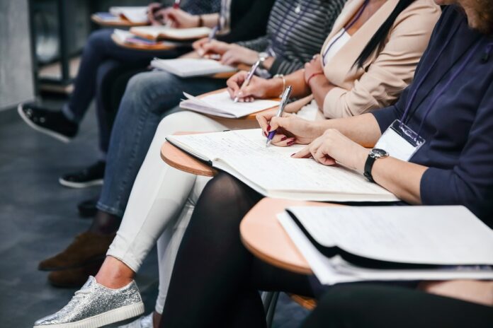 Czy szkolenie pracowników socjalnych jest potrzebne